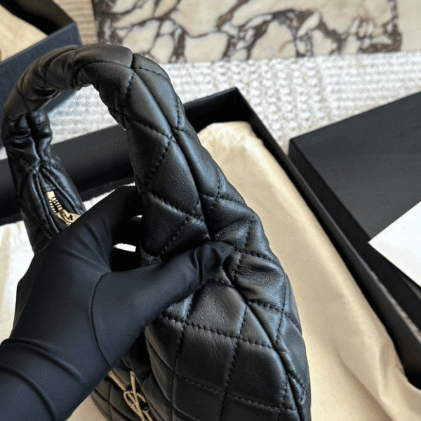 7-95 Saint Laurent Icare Hobo Bag Black 10.2 Inches 851689Aaang1000