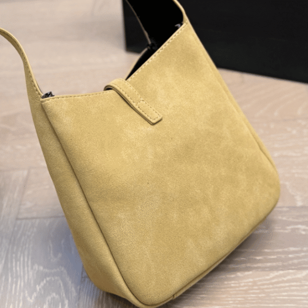 8-29.png Saint Laurent Le 5 À 7 Hobo Bag 8.3 Inches 8094611U80W3194