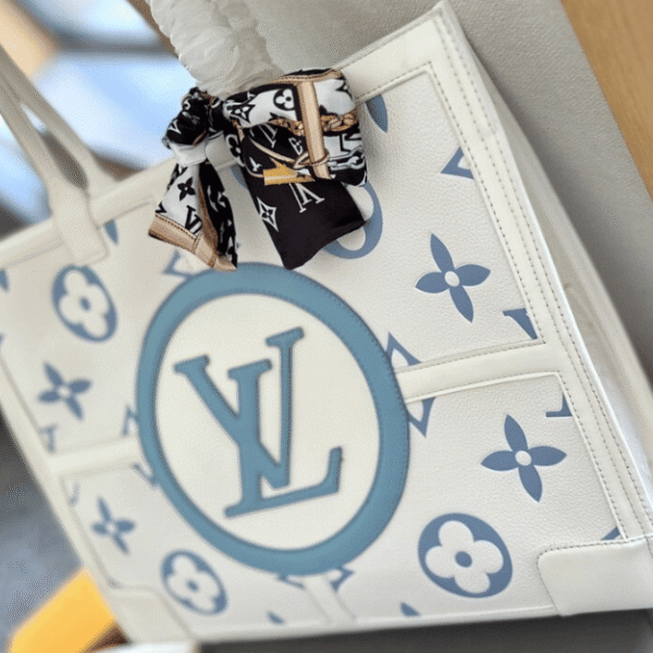 8-80.png Louis Vuitton Onthego Tote Bag White / Blue 15.7 Inches