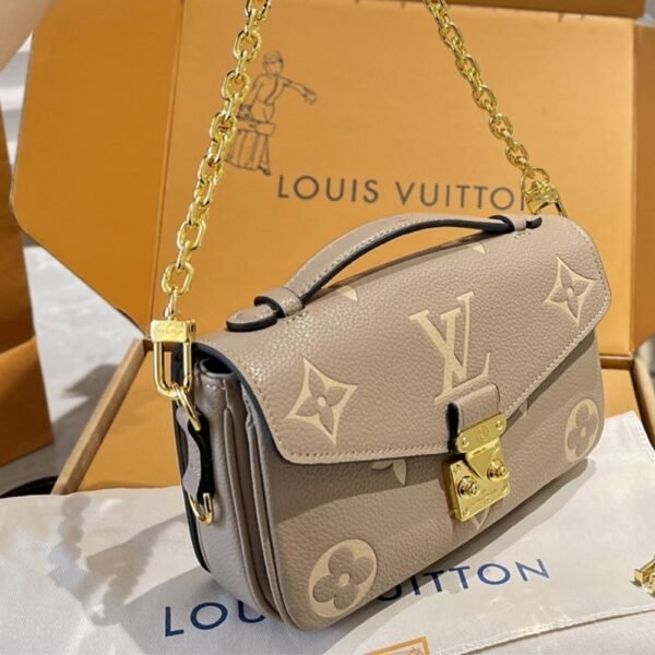 LVB2 Louis Vuitton Pochette Métis East West Bag Gray Cream 8.3 inches M23081