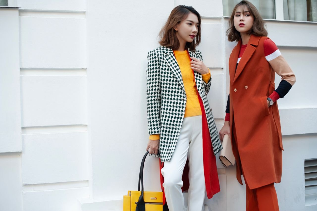 The Art of Drawing Readers In: Your attractive post title goes here Fashionable women posing in trendy autumn outfits against a modern city backdrop.
